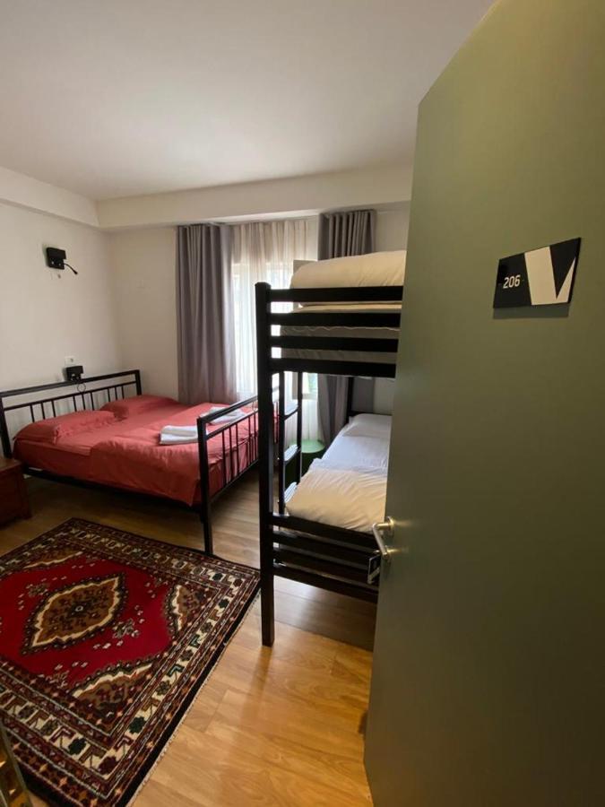 Vanilla Sky Boutique Hostel Тирана Екстер'єр фото